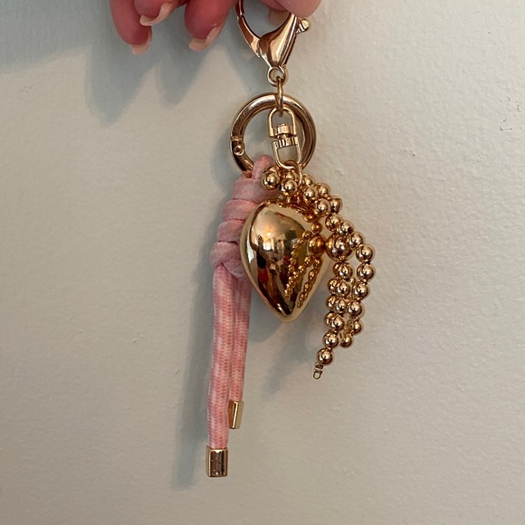 Piper K Heart and Bow Keychain - Picture 1 of 2